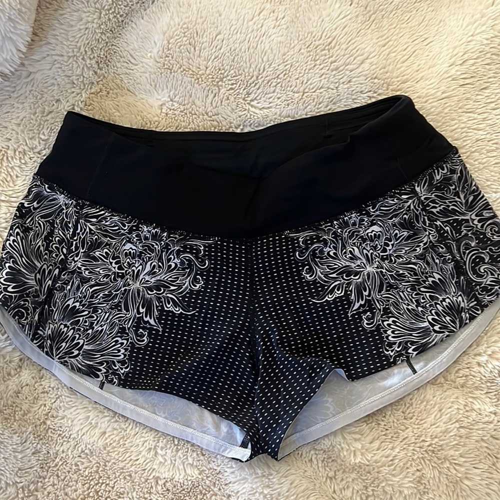 Lululemon speed up shorts SZ 6 INWA/BLK Infinity Alpine Black